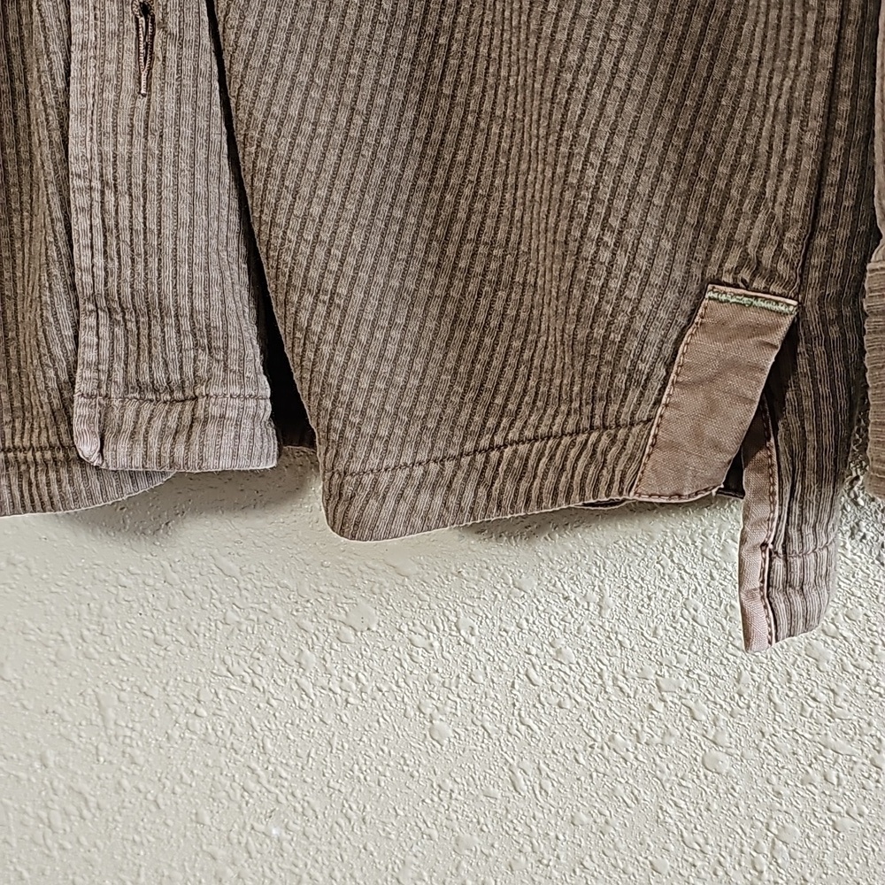 Vintage Tommy Bahama Button-Down Shirt. - Picture 4 of 7
